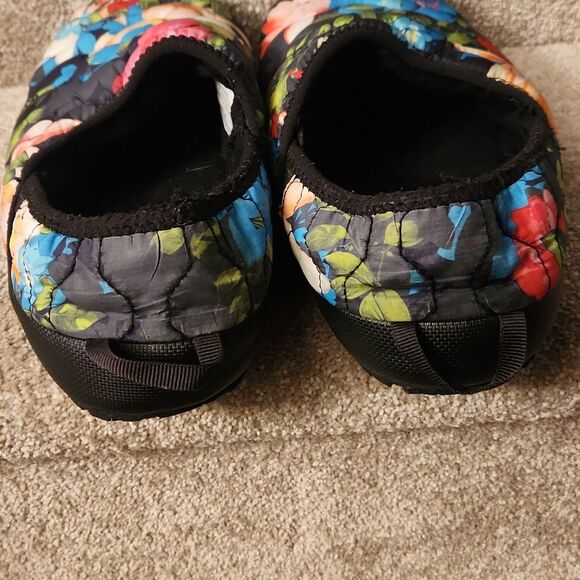 The North Face Women's Thermoball Traction Mule Slippers w/ Flowers Size 11 - Picture 4 of 11